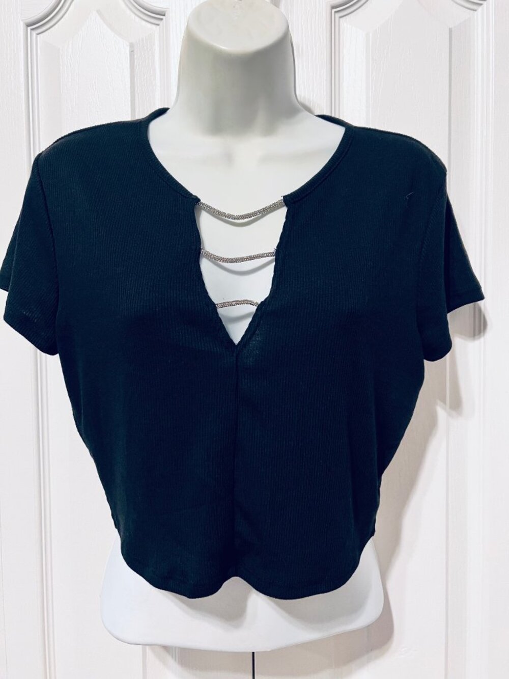 Windsor Black & Diamond Rhinestone Cropped Top-Ribbed-Short Sleeve-Large Juniors
